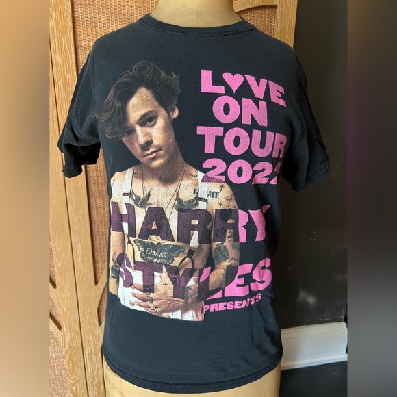 Harry Styles love on tour 2022 concert Graphic T-Shirt - Picture 1 of 2